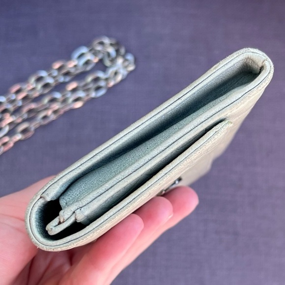 CHANEL Camellia CC Logo Leather Bifold Wallet - Picture 4 of 8